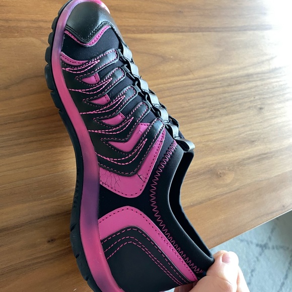 Black and Pink Workout Shoes - Picture 5 of 5